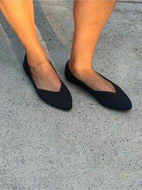 Rachel Zoe Black Pointed V-Cut Flats